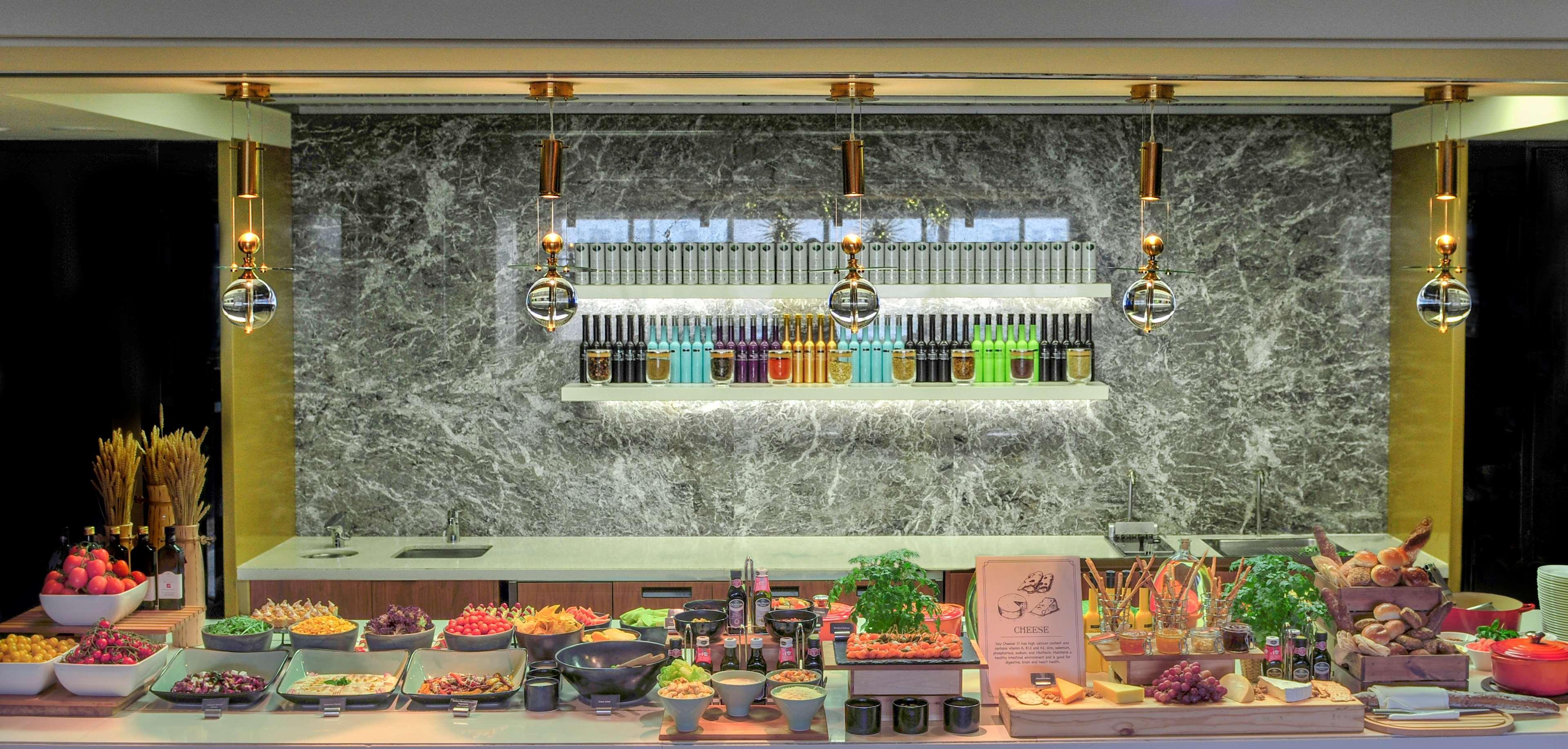 होटल Hyatt Regency - Corniche 5*