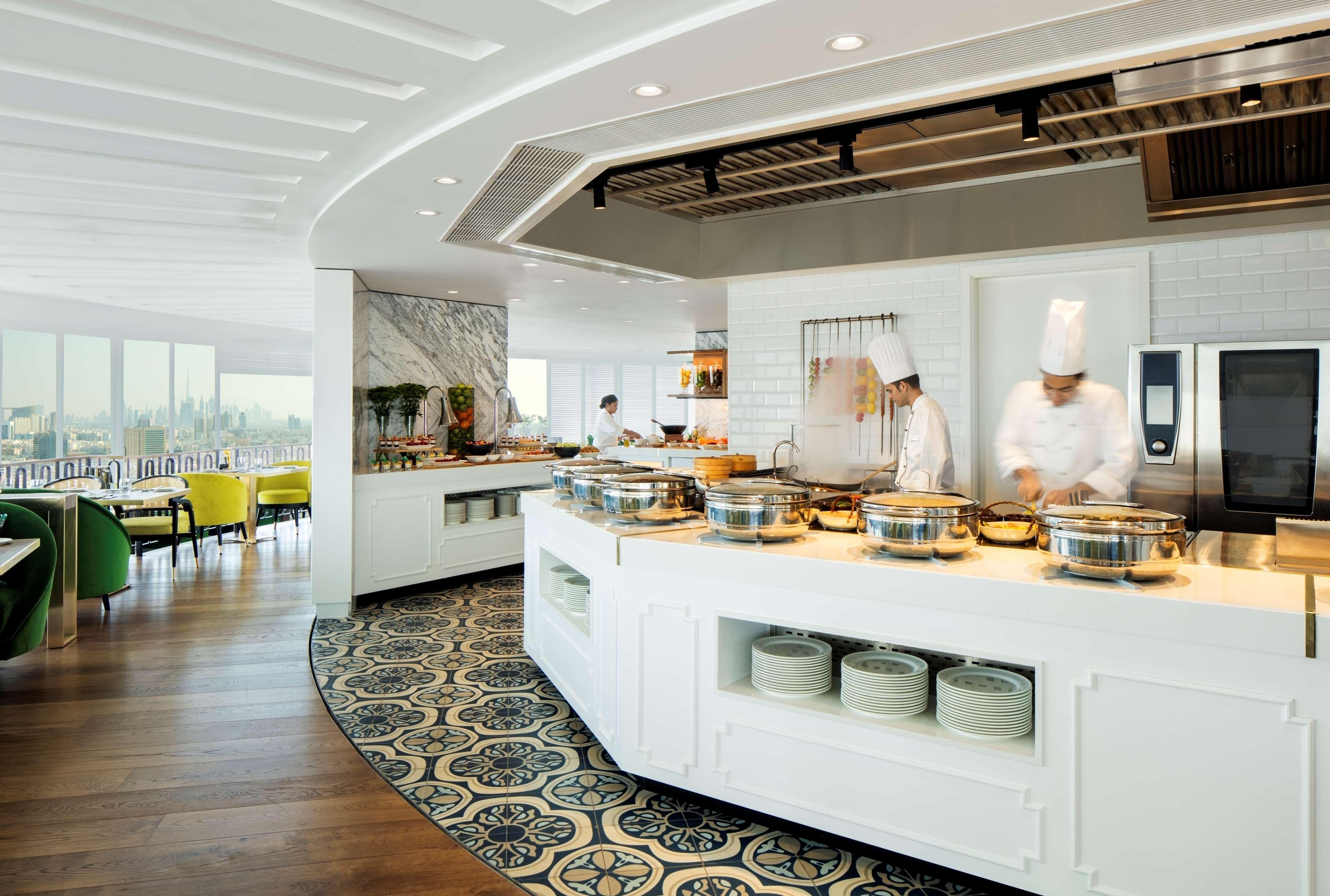 Hyatt Regency - Corniche 5*