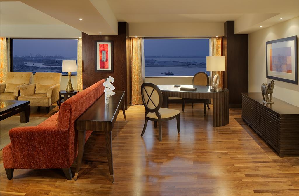 Hyatt Regency - Corniche 5*